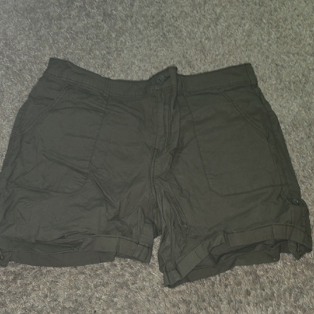 Sanctuary Green Cargo Shorts with Classic Style